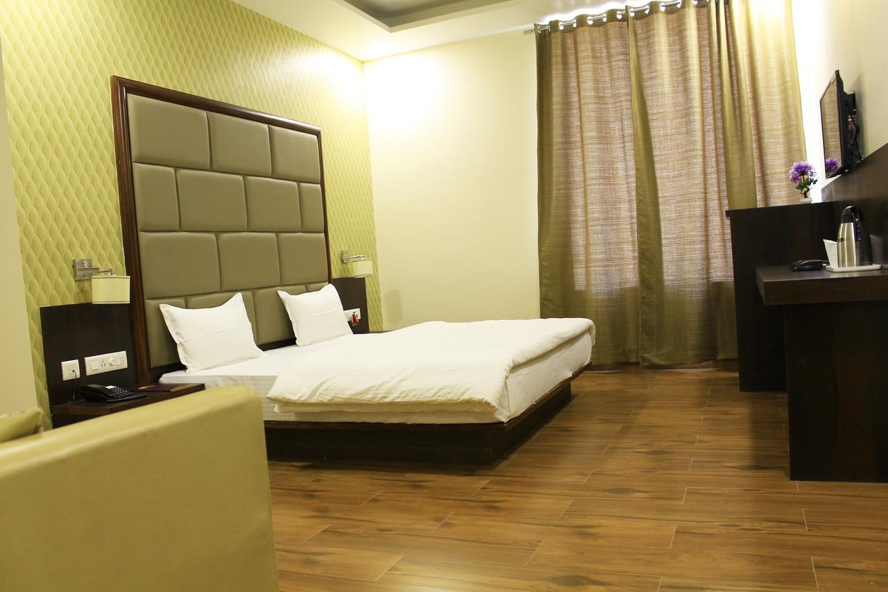 Hotel Radiant Inn Roorkee エクステリア 写真