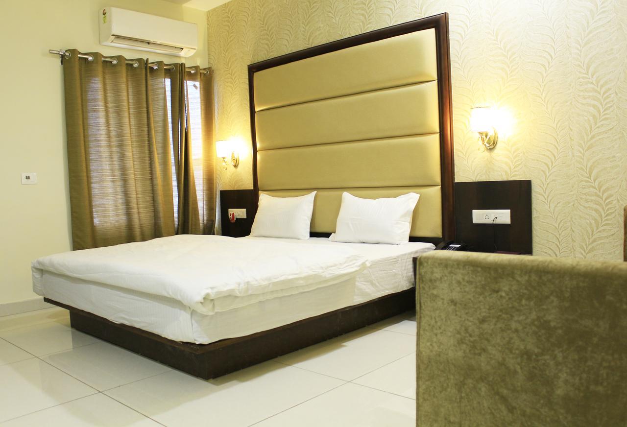 Hotel Radiant Inn Roorkee エクステリア 写真